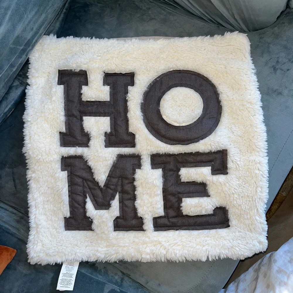 HOME Pottery Barn Faux Fur Sherpa Trimmed Pillow Cover (only) 20